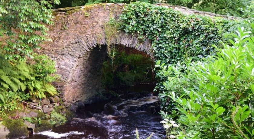 Moville Boutique Hostel - Oldest Bridge in Ireland